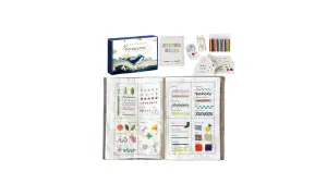 Kit per ricamo con libro di punti e campioni su stoffa a quadretti. Include fili colorati e aghi.