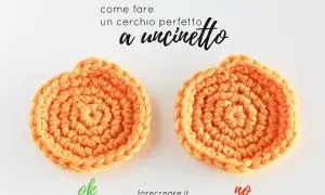 Due cerchi all'uncinetto arancioni, uno perfetto e uno con un bordo ondulato. Impara a fare un semicerchio uncinetto senza difetti.