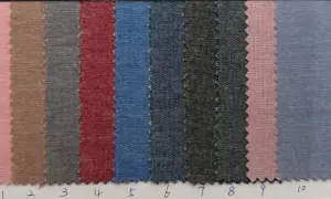 Campioni di tessuto cotone oxford in varie tonalità: rosa, beige, grigio, rosso, blu e nero.