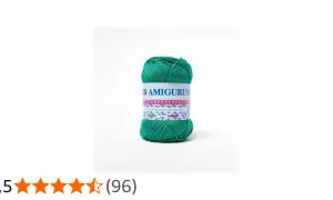 Gomitolo di filati amigurumi verde brillante, perfetto per creare giocattoli e decorazioni.