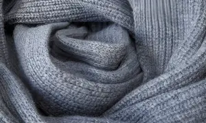 Tessuto morbido e caldo, un esempio di kid mohair cos'è: filato leggero e soffice, ideale per capi confortevoli.