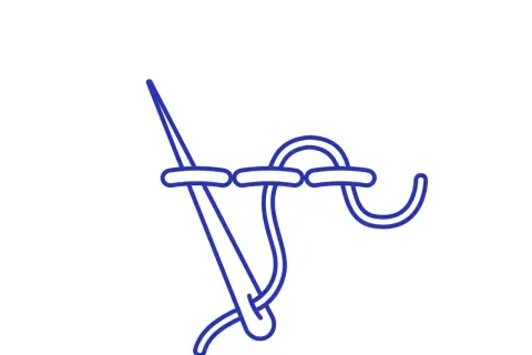 Ago e filo blu creano un punto di ricamo per riempire, con un'asola che si forma per il prossimo passaggio.