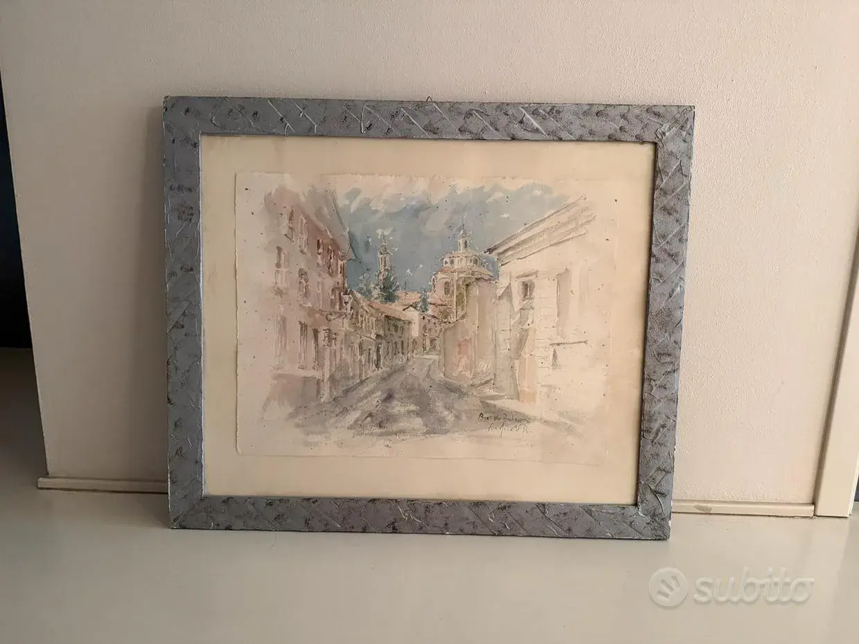 Disegni con acquerelli di una strada cittadina con edifici storici e una chiesa.